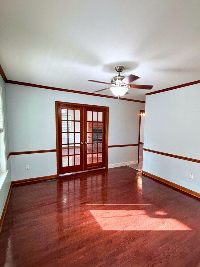 Building Photo - Spacious 4 Bedroom, 2.5 Bath Home with Stunning Marsh Views