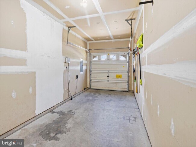 Building Photo - 6120 Gray Wolf Ct