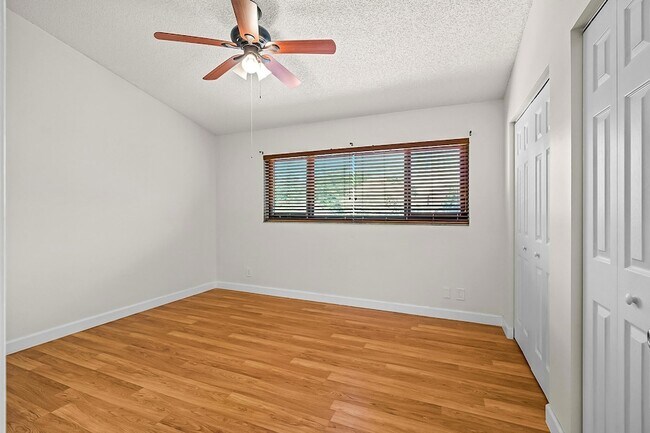 Building Photo - 2700 S Oakland Forest Dr