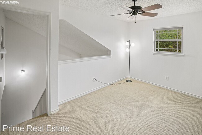 Building Photo - 2 br, 1 bath House - 4618 Cedar Pass Unit C