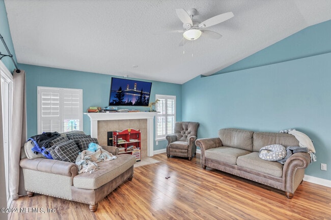 Building Photo - 1400 Windflower Cir