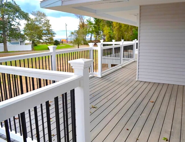 Building Photo - 131 Cosey Beach Ave