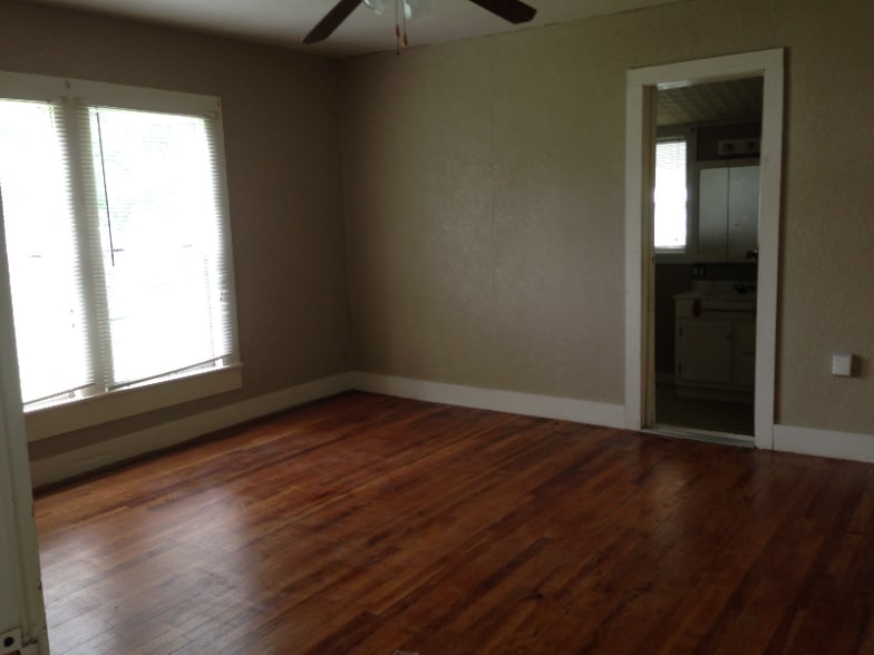 Building Photo - 3602 Hickory St