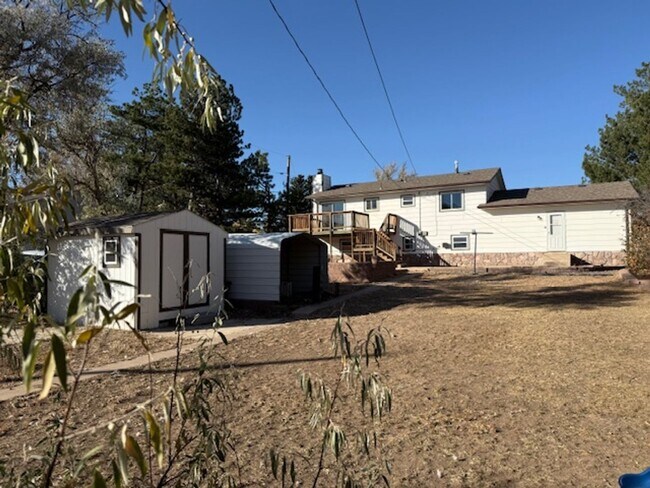 Building Photo - House For Lease