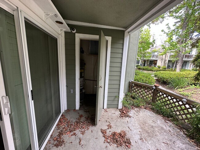 Building Photo - Morningside on the Lake Downstairs 1 Bedroom 1 Bath