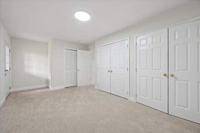 Building Photo - 442 Blossom Ln