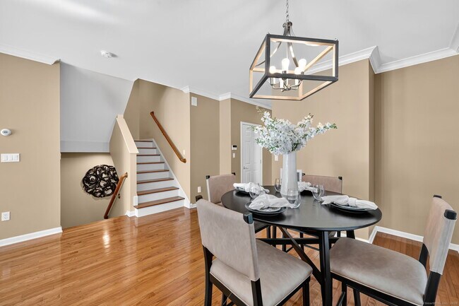 Building Photo - 32 Bay Hill Dr