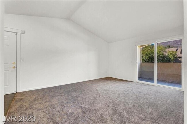 Building Photo - Stunning condo in Henderson!