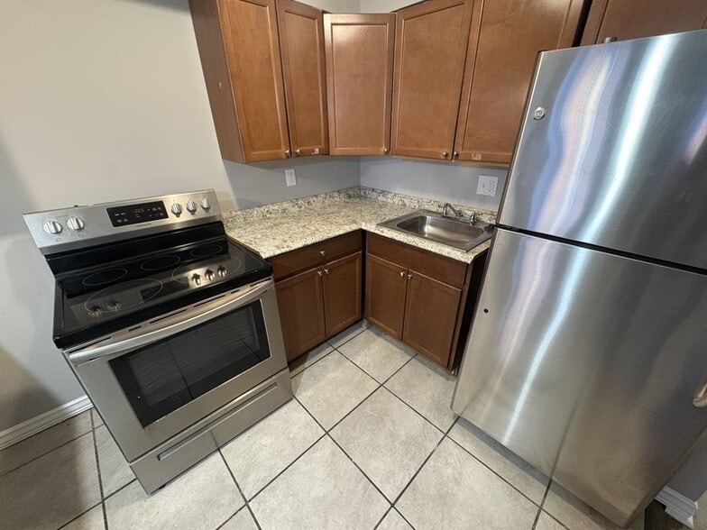 Building Photo - 906 N Fulton Ave