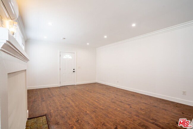 Building Photo - 1409 Bronson Ave