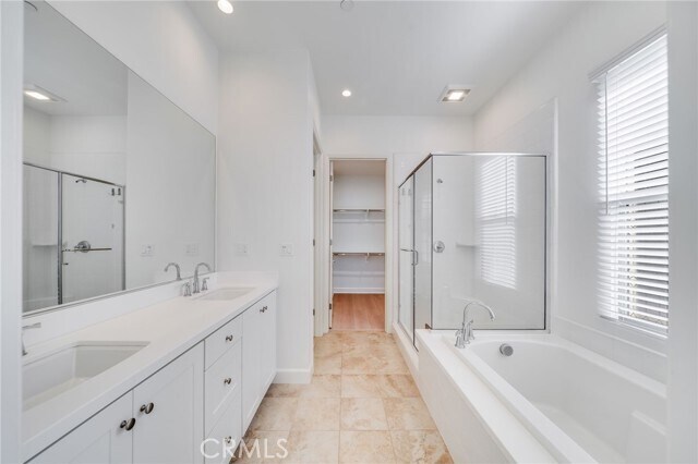 Building Photo - 64 Meander