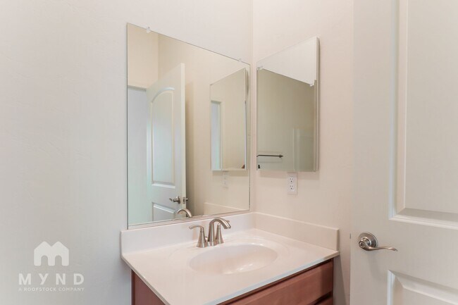 Building Photo - 801 Calle Tikal