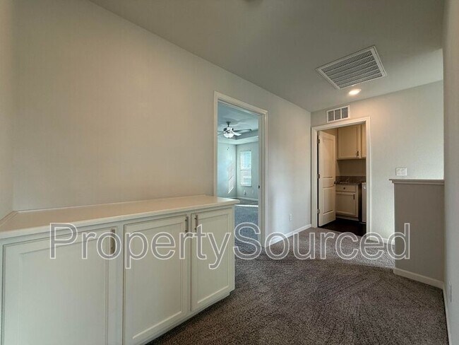 Building Photo - 709 Ephesus Ave