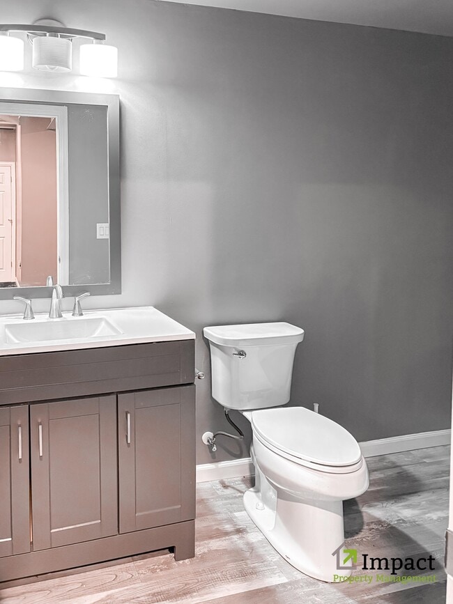 Building Photo - 10862 Glengate Cir