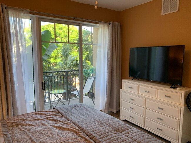 Building Photo - Annual turnkey furnished (optional) renovated luxury 2/2 condo downtown Sarasota at Broadway Prom...