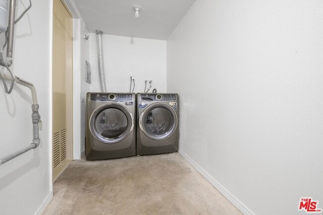 Building Photo - 916 15th St