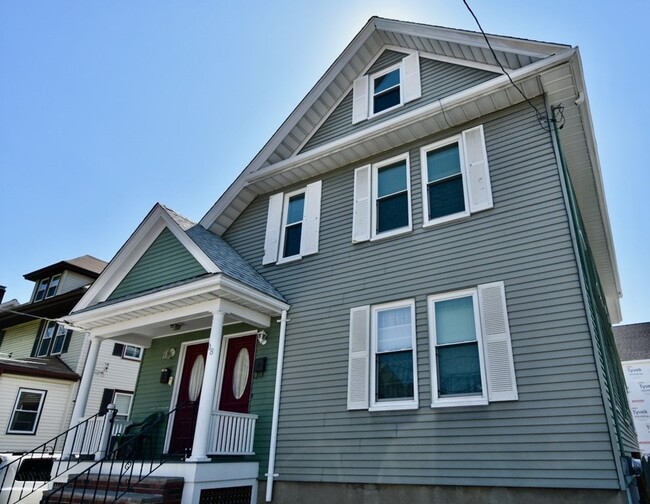 Building Photo - 106 Brook St