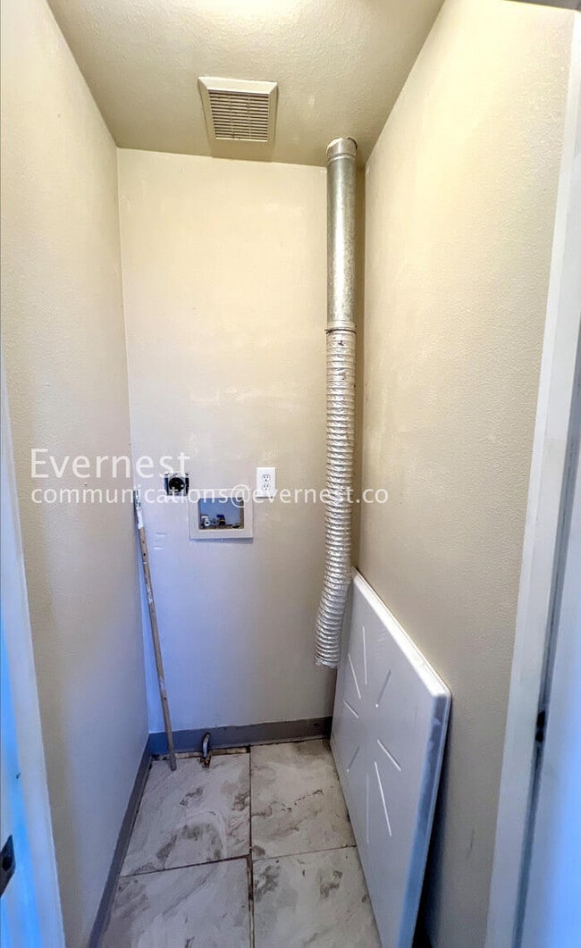 Building Photo - 6147 NE 9th Ave