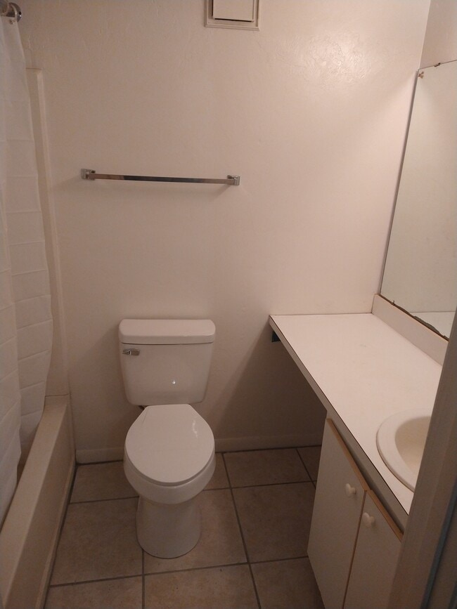 Building Photo - 3800 SW 20th Ave