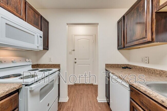 Building Photo - 3008 Prairie Ave