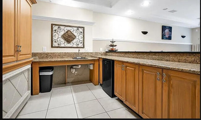 Building Photo - 533 NE 3rd Ave