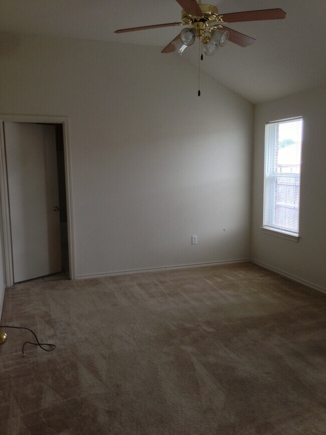 Building Photo - Duplex
