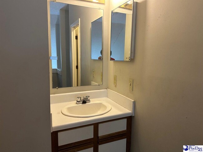 Building Photo - 419 S Coit St