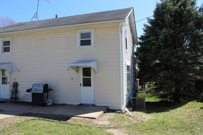 Building Photo - 2 Bedroom Duplex