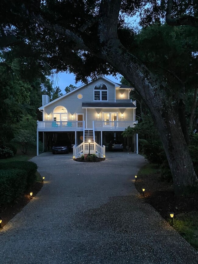 Building Photo - Beautiful remodeled home in Emerald Isle
