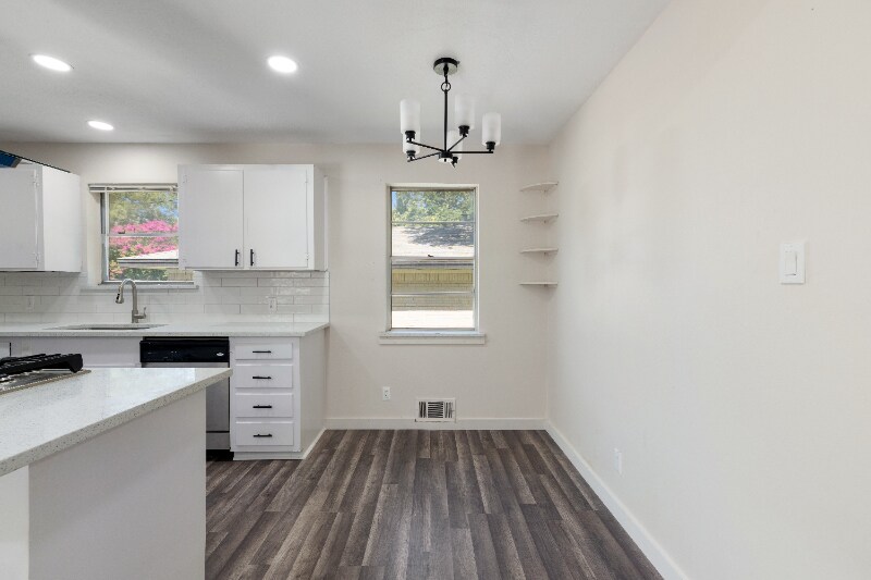 Building Photo - 529 Melrose Dr