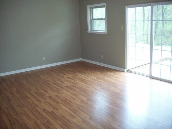 Building Photo - 412 E Lee Ave