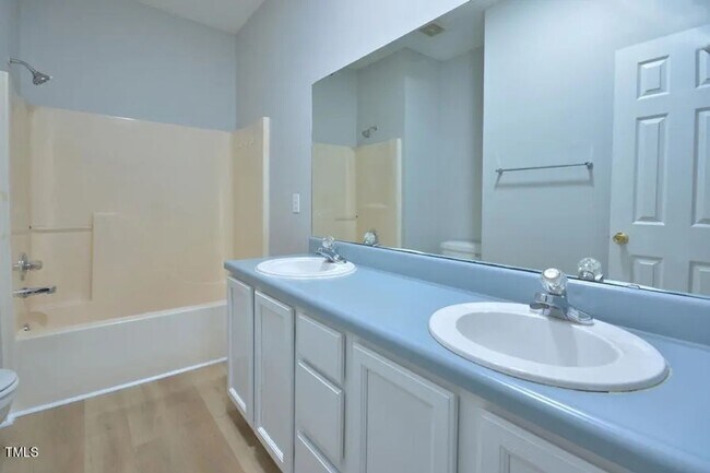 Building Photo - Spacious and Updated!  4 Bedrooms, LVP Flo...