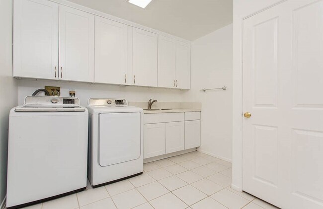 Building Photo - 40 Saddlebow Rd