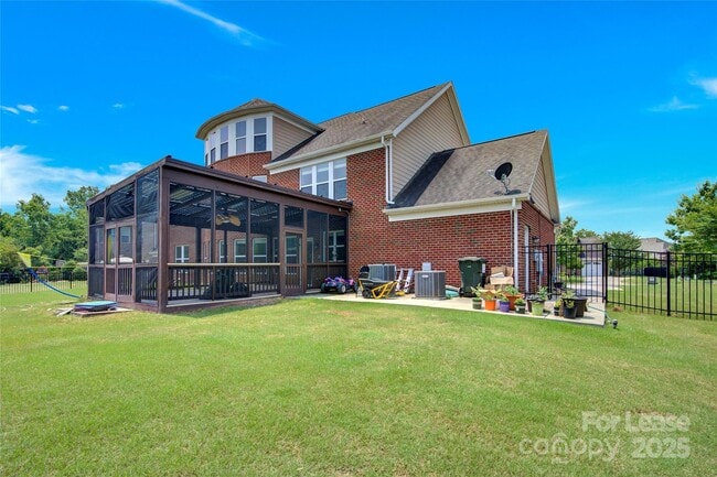 Building Photo - 2805 Julian Glen Cir