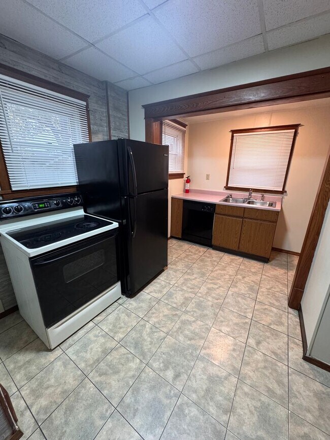 Building Photo - 103 N. Osborne