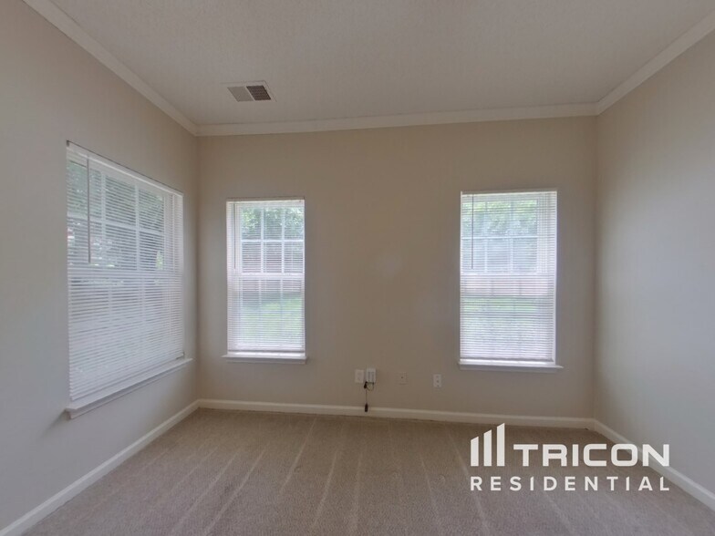 Building Photo - 3743 Sipes Ln