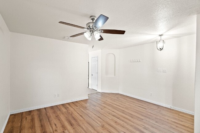 Building Photo - 911 Rustic Cactus