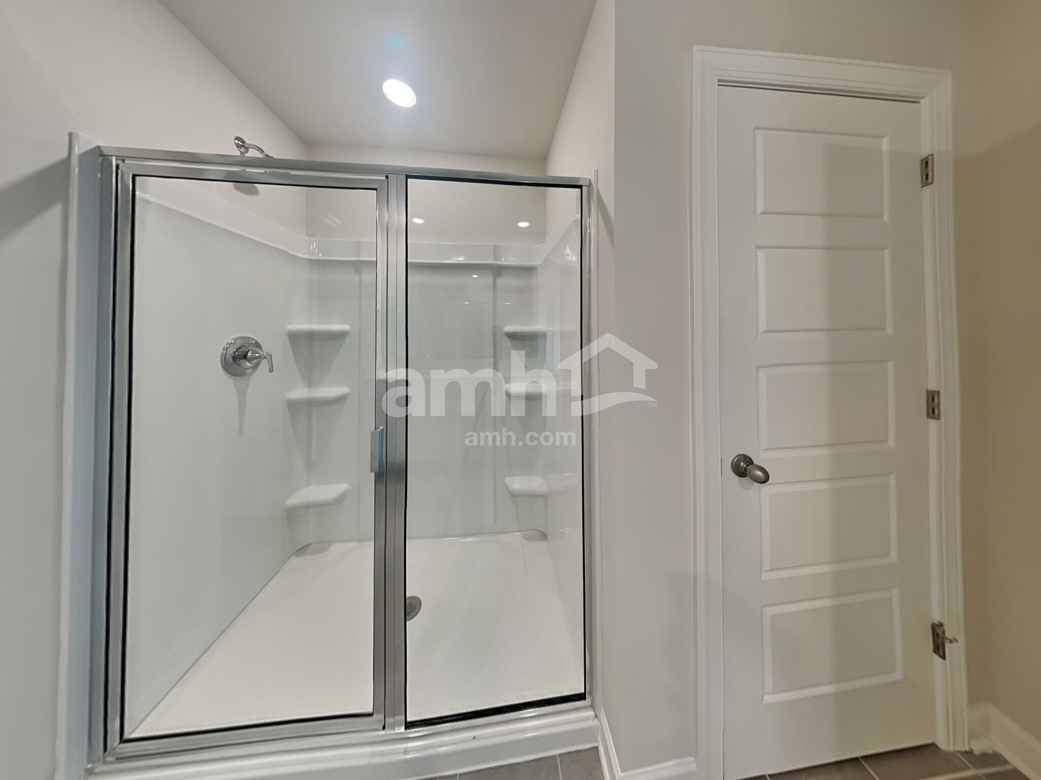 Building Photo - 758 Treeline Rd