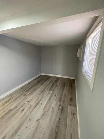 Building Photo - 214 Spruce St