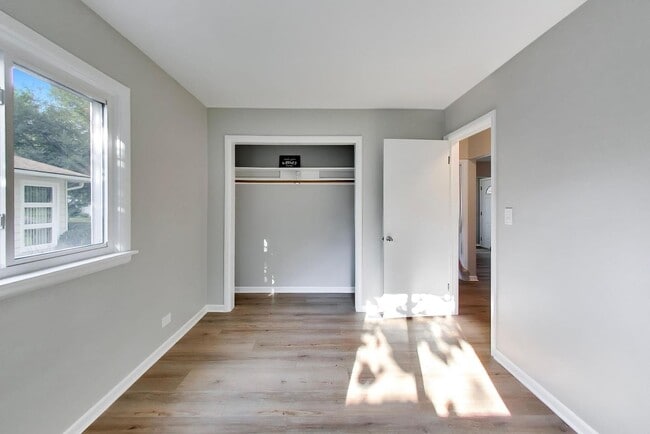 Building Photo - 5705 Aubrey Terrace