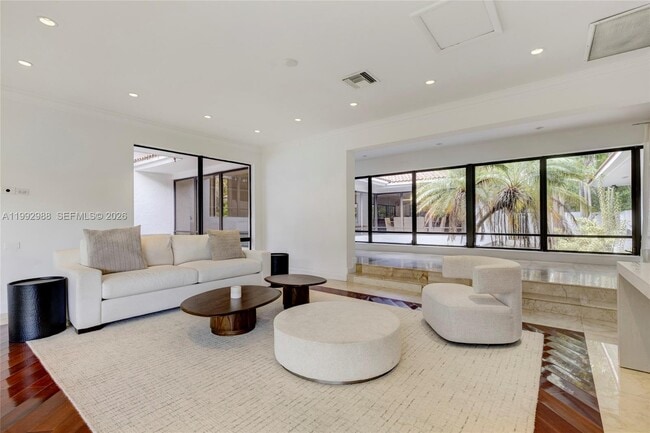 Building Photo - 8118 Los Pinos Blvd