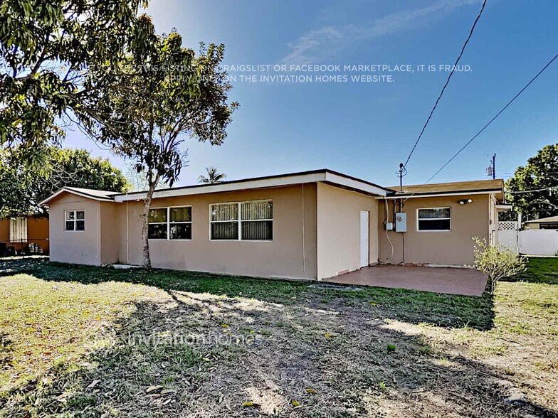 Building Photo - 4725 NW 2nd Ct