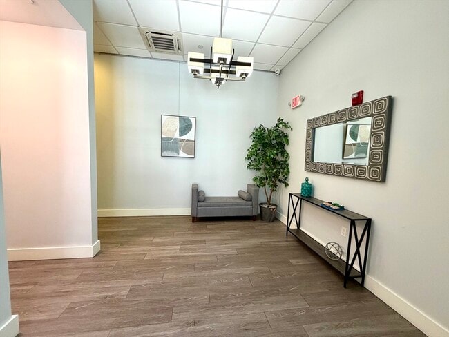 Building Photo - 13 W Central St