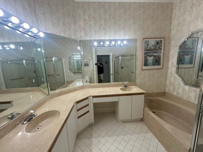 Building Photo - 5179 Europa Dr