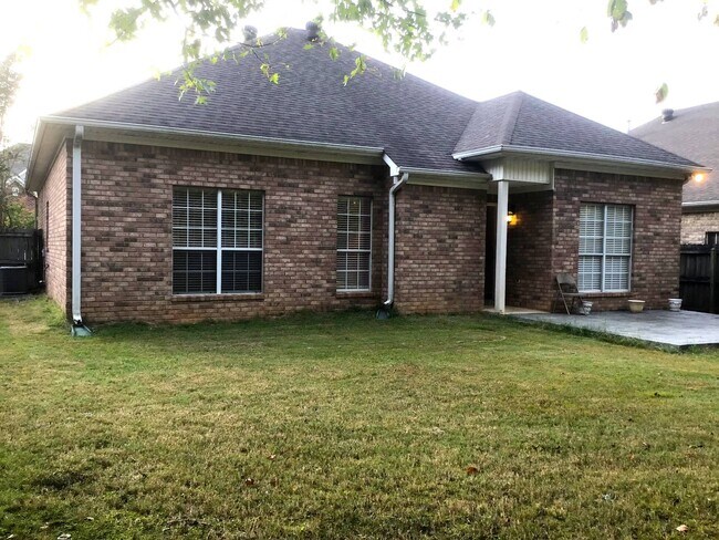 Building Photo - 1155 Castlemaine Dr
