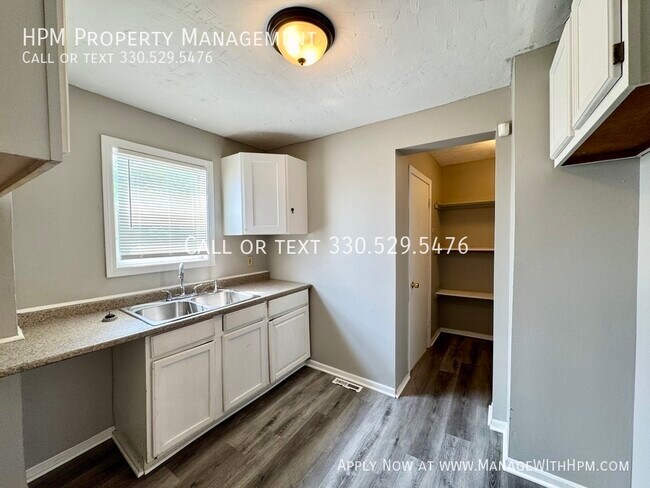 Building Photo - 1591 Bauer Blvd