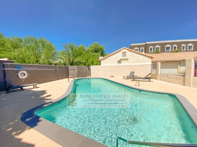 Building Photo - Super Charming 2 Bedroom 2 Bathroom Townhouse