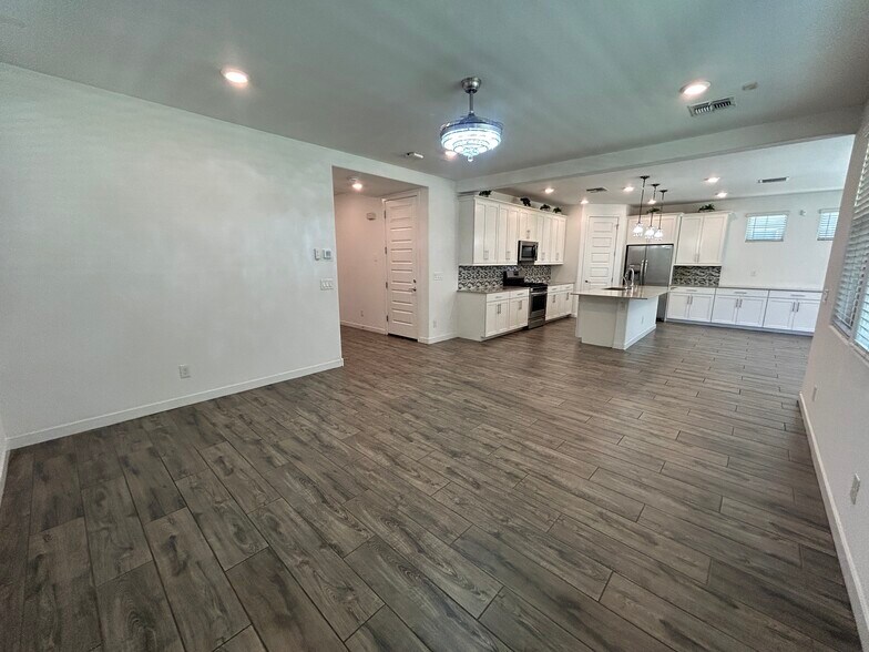 Building Photo - 1146 E Weatherby Way