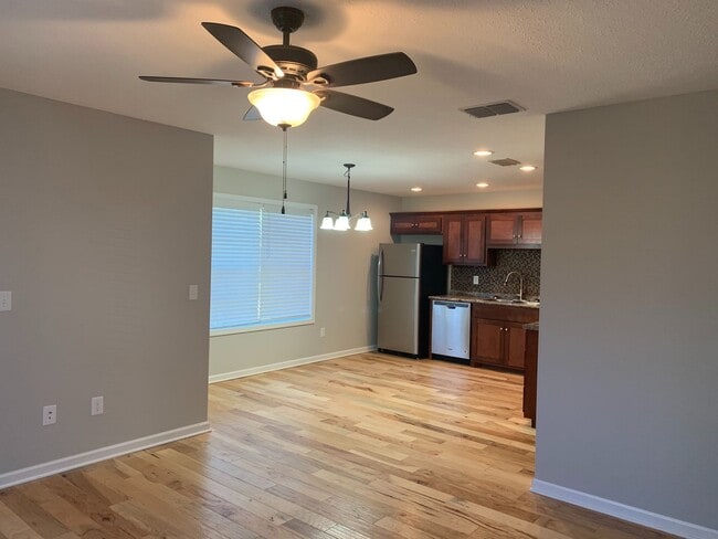 Building Photo - Adorable Tullahoma Home!