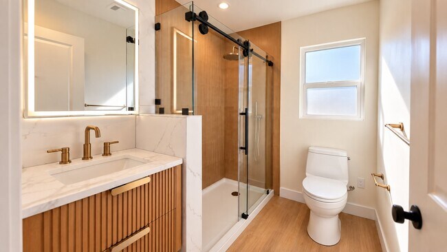 Building Photo - 4380 Huntington Dr S